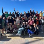 Skupinový kruhový tréning na Fit pobyte Mallorca 2026 Silovo-kondičný tréning účastníkov Fitrock na Mallorke Tréning vonku v prírode počas Fit pobytu Mallorca Skupina cvičiaca funkčný tréning pod vedením trénerov Fitrock